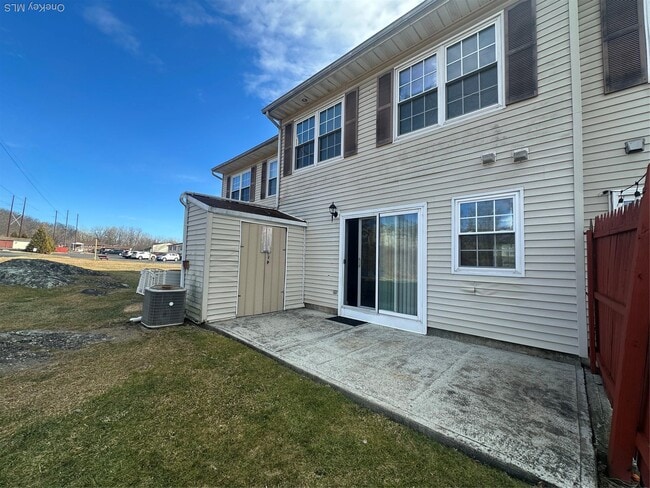 Building Photo - 276 Temple Hill Rd