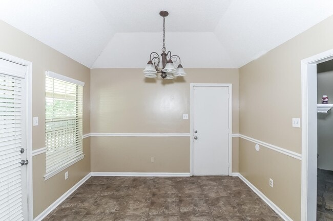 Building Photo - 4820 Greenlawn Cove