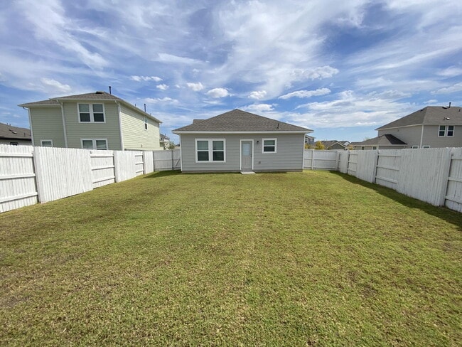 Building Photo - "Charming 2-Bed, 2-Bath Retreat with 1,327 Sq Ft of Comfort in Elgin, TX!"