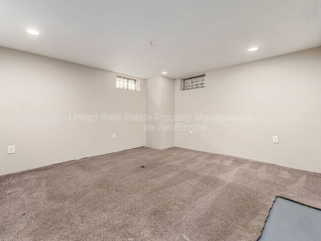 Building Photo - 1621 Sullivant Ave