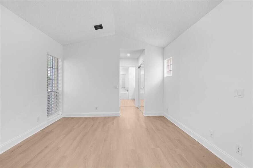 Building Photo - 1525 Seabay Rd