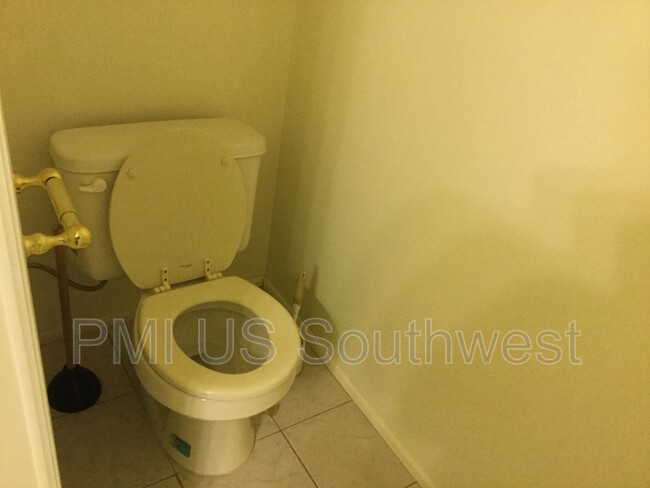Building Photo - 2088 Del Rey Dr
