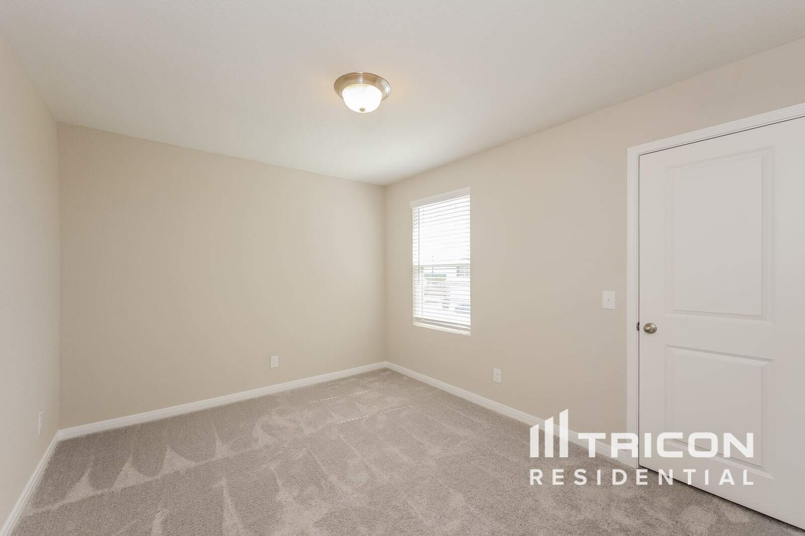 Building Photo - 14351 Palm Ridge