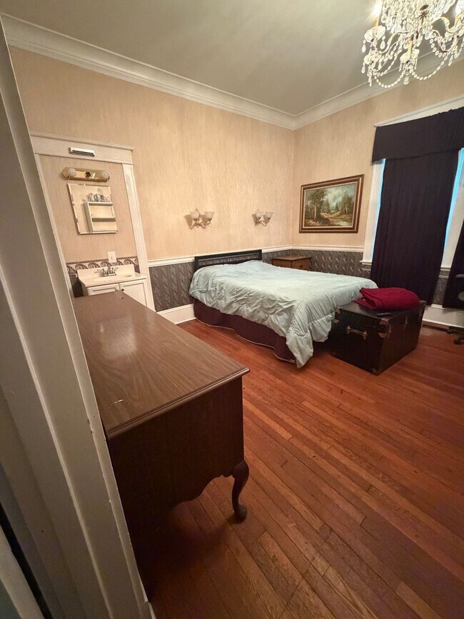 Building Photo - Villa Rooming house