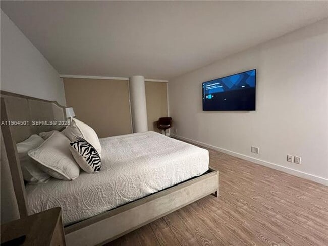 Building Photo - 1717 N Bayshore Dr