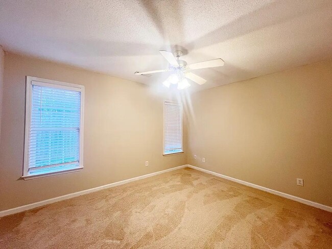 Building Photo - 312 Golden Leaf Ln