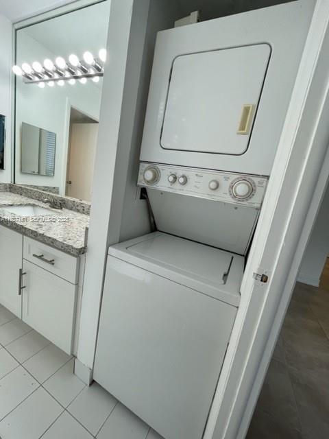 Building Photo - 9721 E Bay Harbor Dr