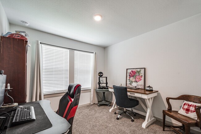 Building Photo - 607 Hidden Brk Dr