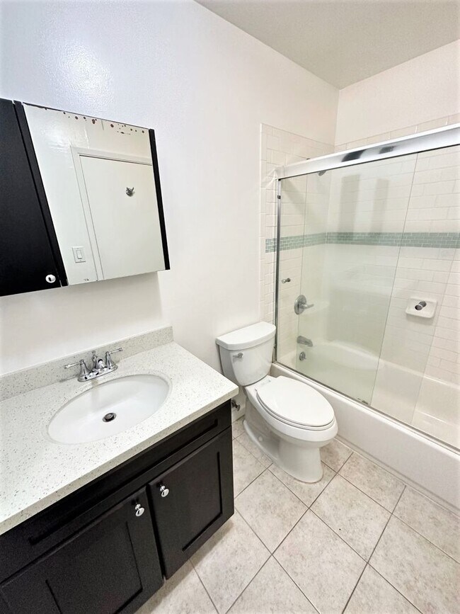 Building Photo - Spacious, 2-story 1 Bed/ 1 Bath Loft apart...