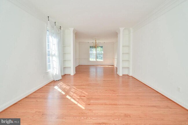 Building Photo - 855 Charwhit Ct