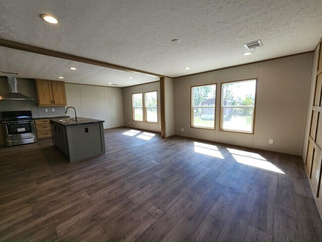 Building Photo - 12 Eland Dr