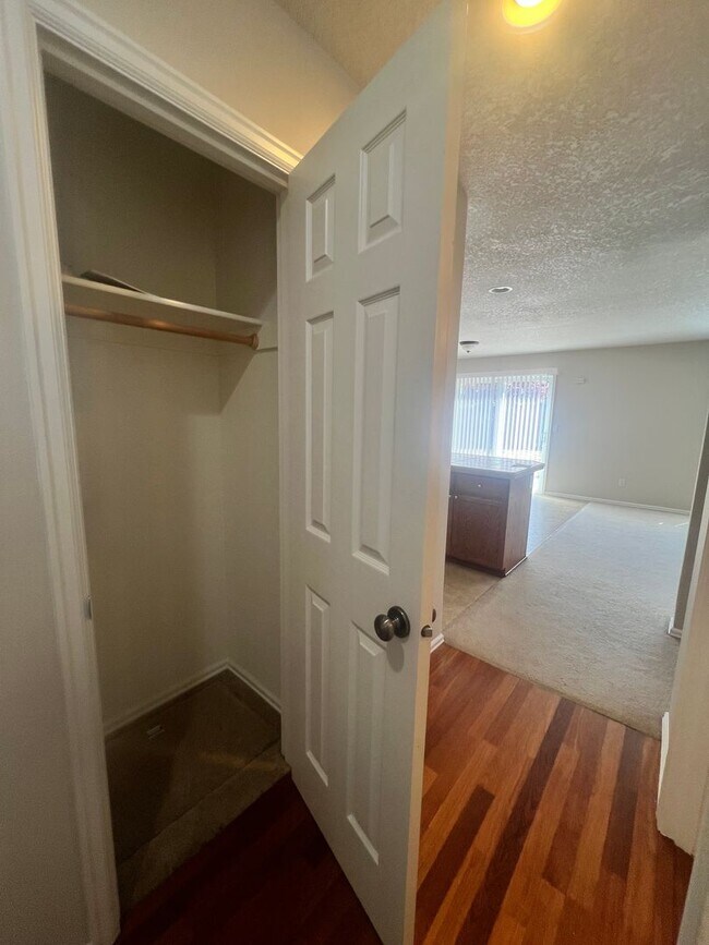 Building Photo - 863 SE Bayshore Cir