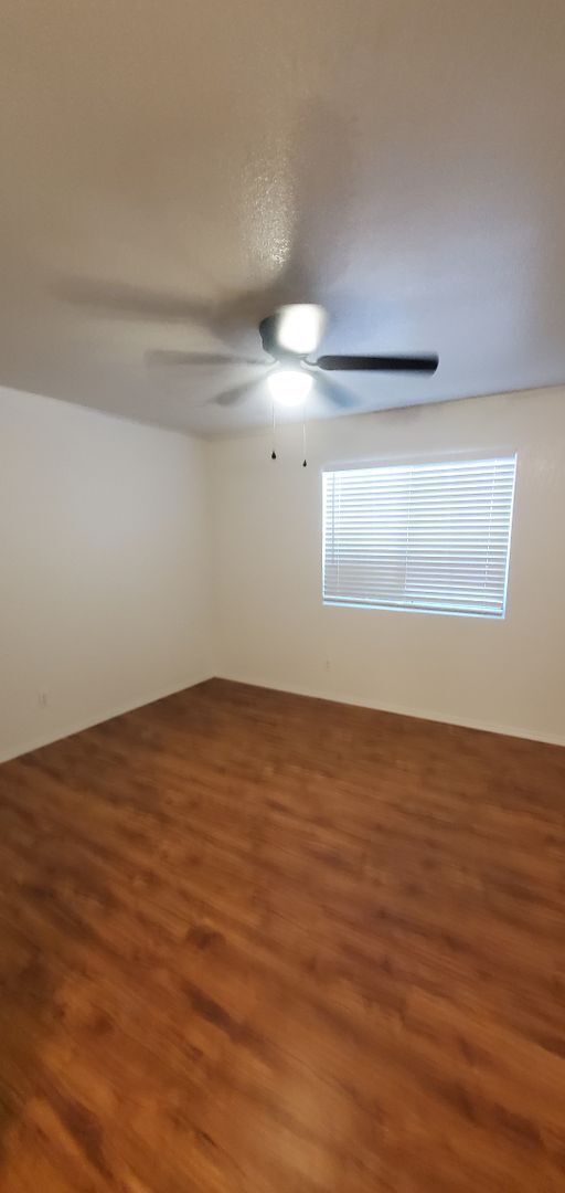 Building Photo - Turlock 2 Bedroom 2 Bath with Garage Triplex