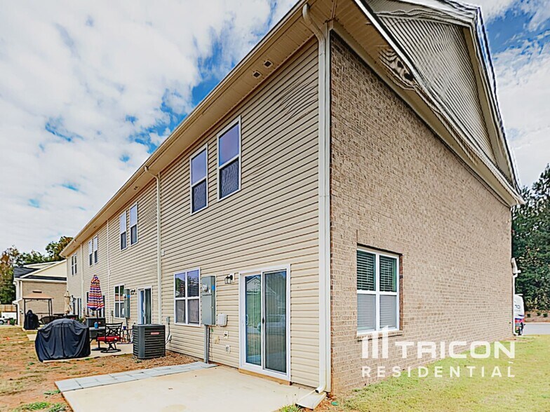 Building Photo - 2808 St George Ln