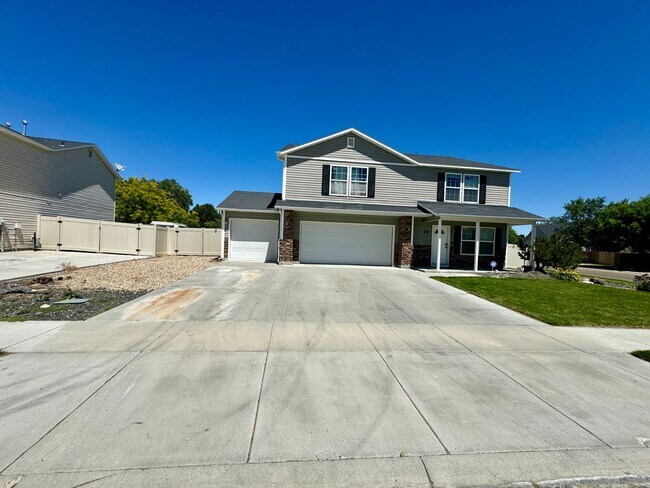 Building Photo - Coming Soon: Spacious 5-Bedroom Home with 3-Car Garage in Nampa