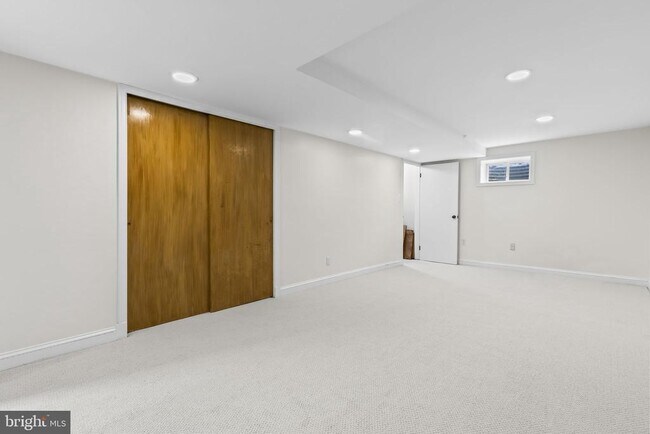 Building Photo - 3548 N Valley St