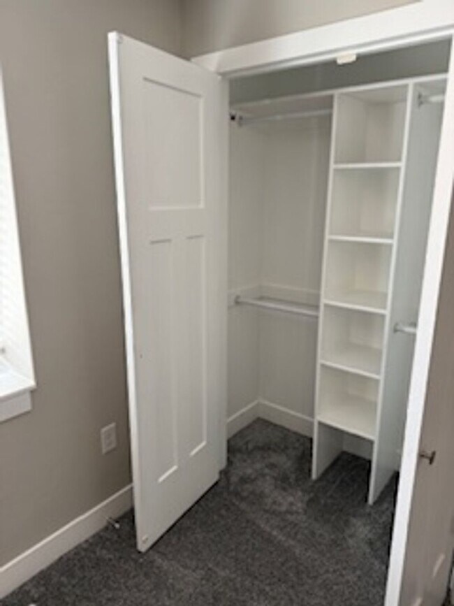 Building Photo - Marvelous