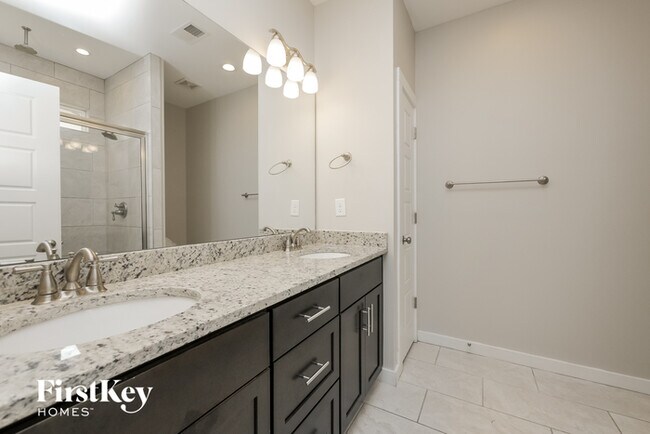 Building Photo - 165 Bonnieville Dr