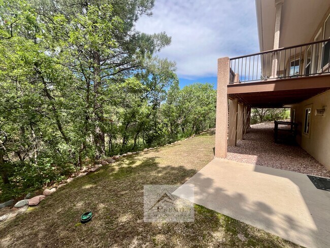 Building Photo - 1965 Quadrangle Ct