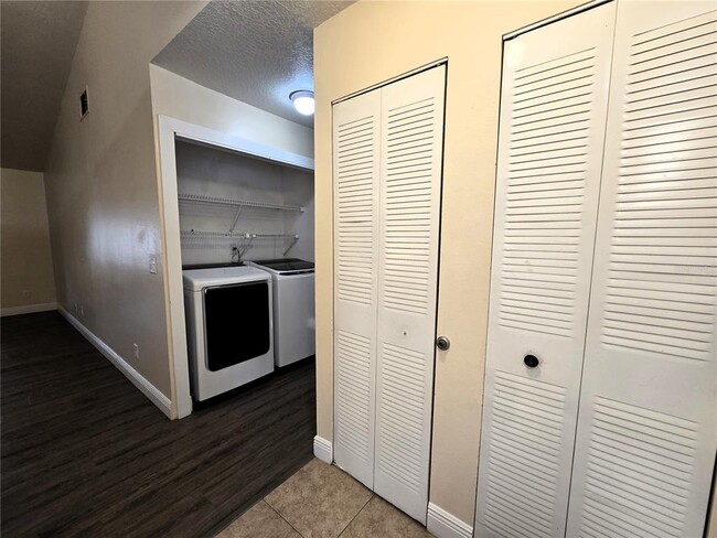 Building Photo - 2913 Duchess Oak Ct