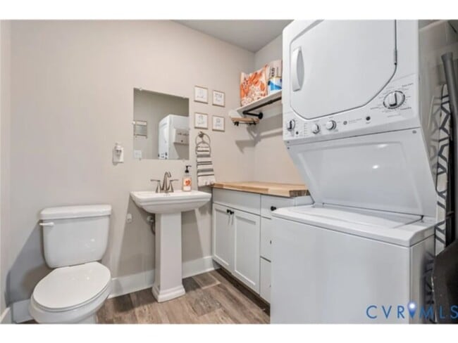 Building Photo - 3 Bedroom 3 Bathrooms