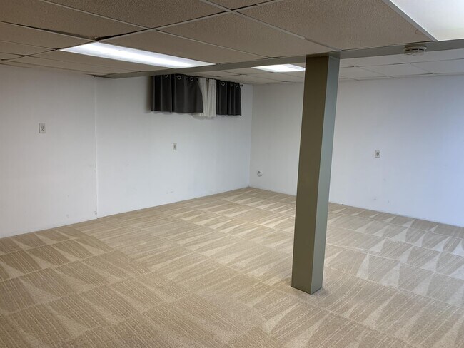 Building Photo - 6565 Zang St