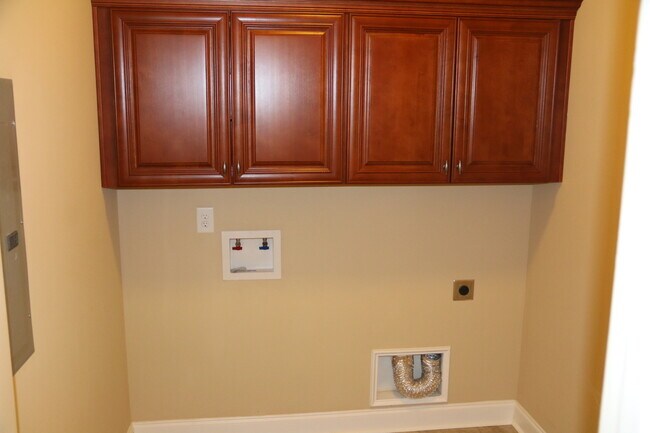 Building Photo - Executive Rental in Cypress Point S/D