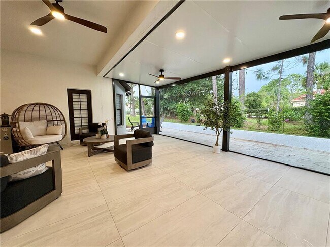 Building Photo - 10413 Canary Isle Dr