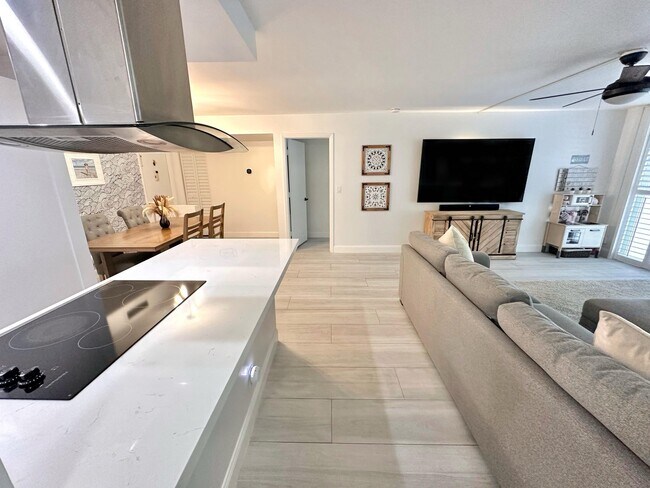 Building Photo - 630 Ocean Dr