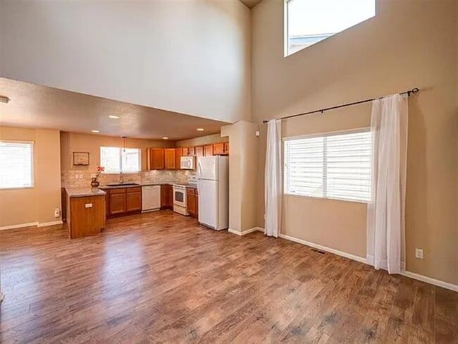 Building Photo - BEST CLASS