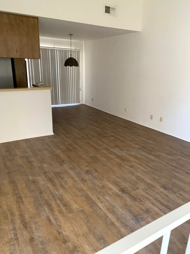 Building Photo - 74549 Sagebrush Dr