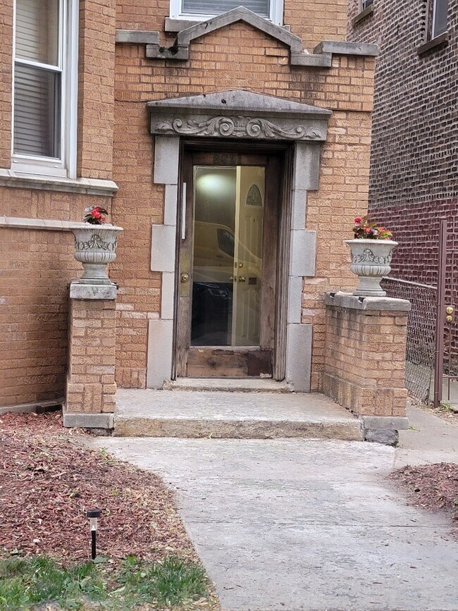 Entry - 8621 S Drexel Ave