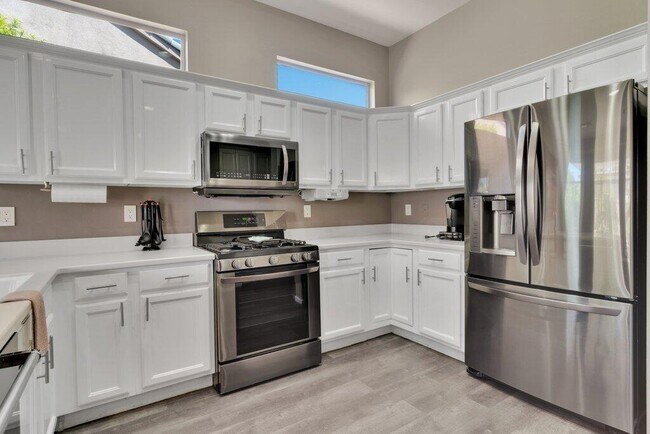 Building Photo - 39357 Mirage Cir