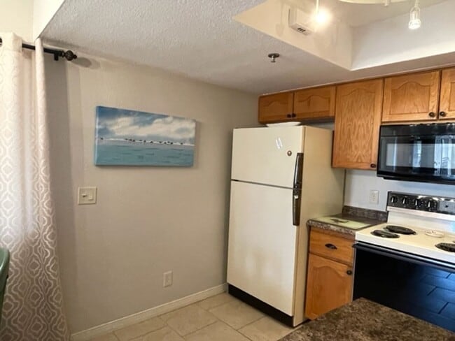 Building Photo - Fully Furnished 2 bedroom 2 bath long term rental