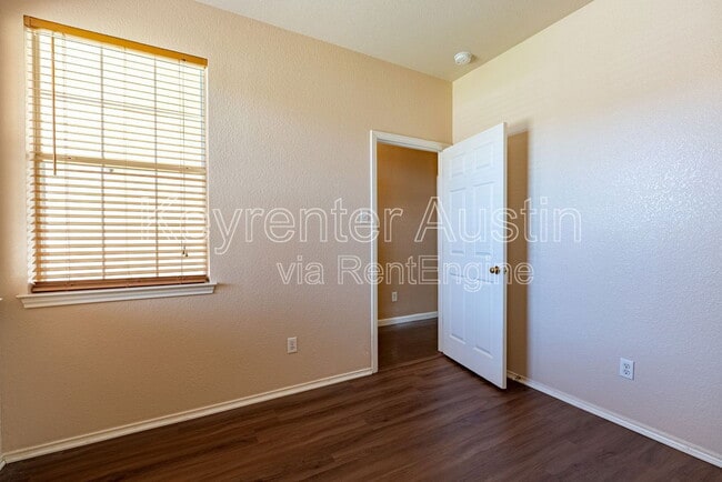Building Photo - 2822 Southampton Way