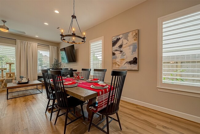 Building Photo - 909-A W 35th St