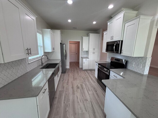 Building Photo - Welcome to this beautifully built 3-bedroo...