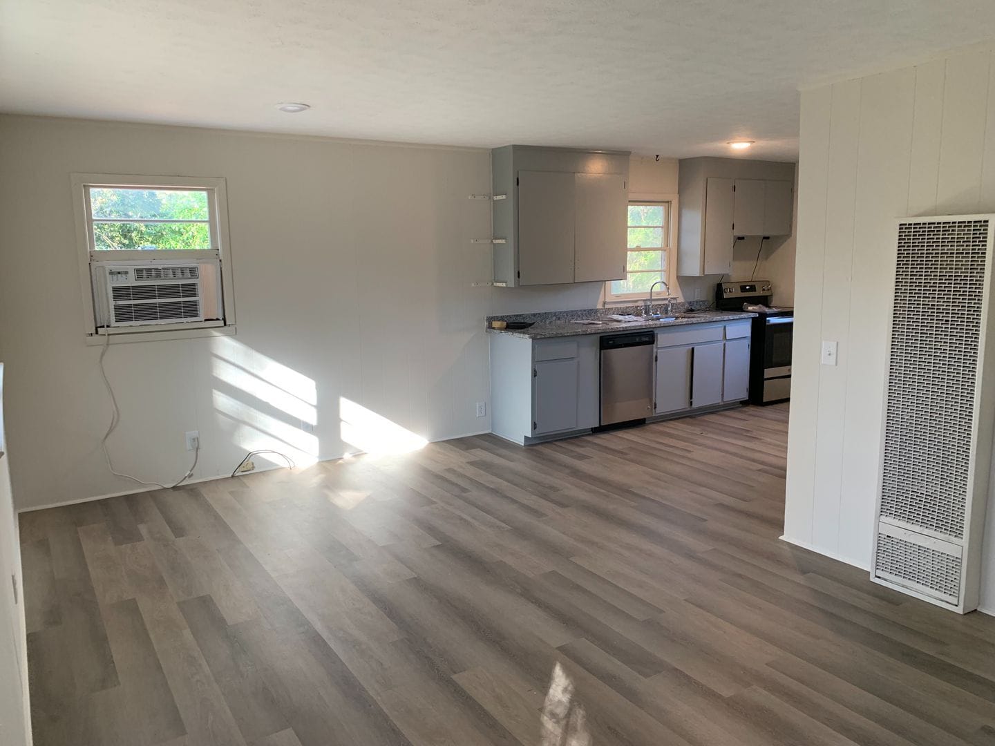 Building Photo - Precious 1BR/1BA Cottage On N Ross