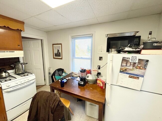 Building Photo - 98 Buttonwood St