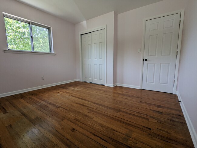 Building Photo - 2008 E Huntsville Rd