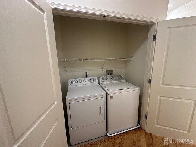 Building Photo - 45 Roosevelt Ave