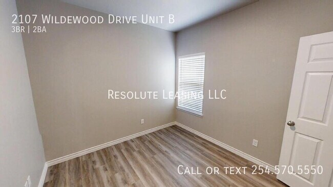 Building Photo - 2107 Wildewood Dr