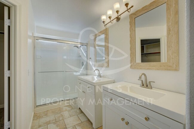 Building Photo - 1430 Markham Ravine Dr