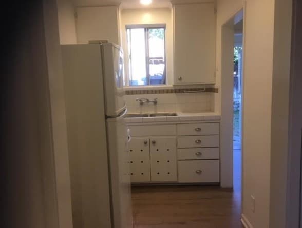 kitchen - 3228 Montrose Ave