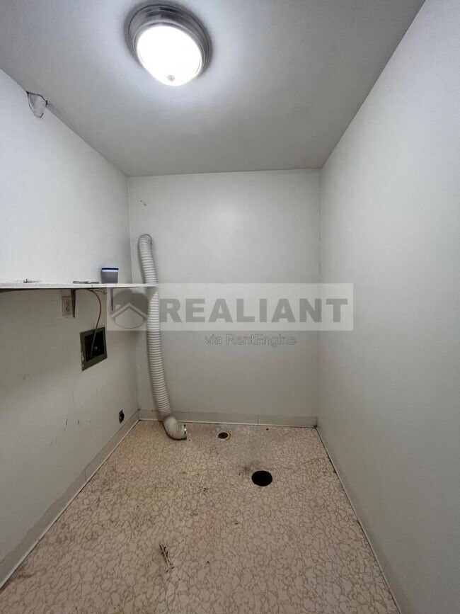 Building Photo - 4013 Elora Ln