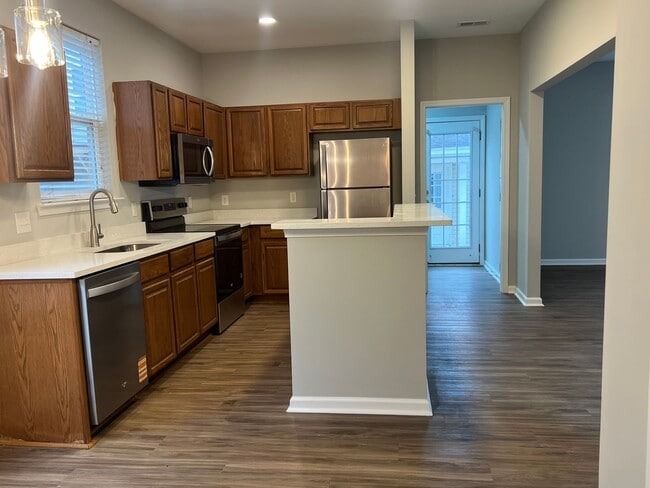 Building Photo - Lovely Bluffton Park House