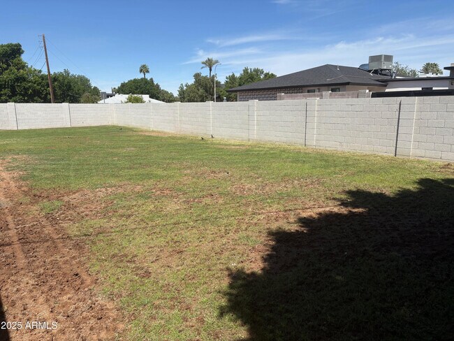Building Photo - 4402 E Mitchell Dr