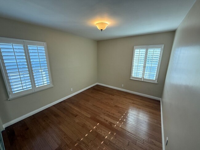 Building Photo - Charming 3-Bedroom Home for Rent in La Cre...