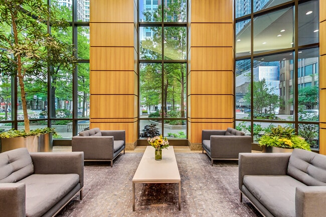 Building Photo - 400 N La Salle Dr