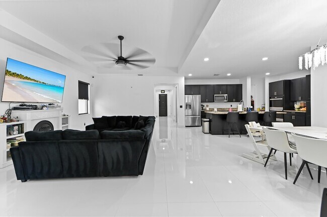 Building Photo - 7461 Moonrise Dr